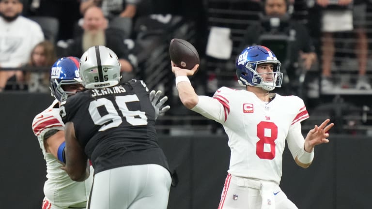 Fuentes indican que el temor inicial es que el jugador de los Giants, Daniel Jones, tiene un desgarro en el ligamento cruzado anterior (ACL).